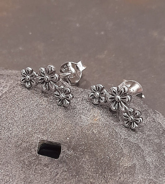 Silver 3 flower curve earring